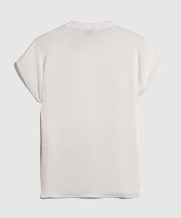 Blusa Unicolor Con Detalle 