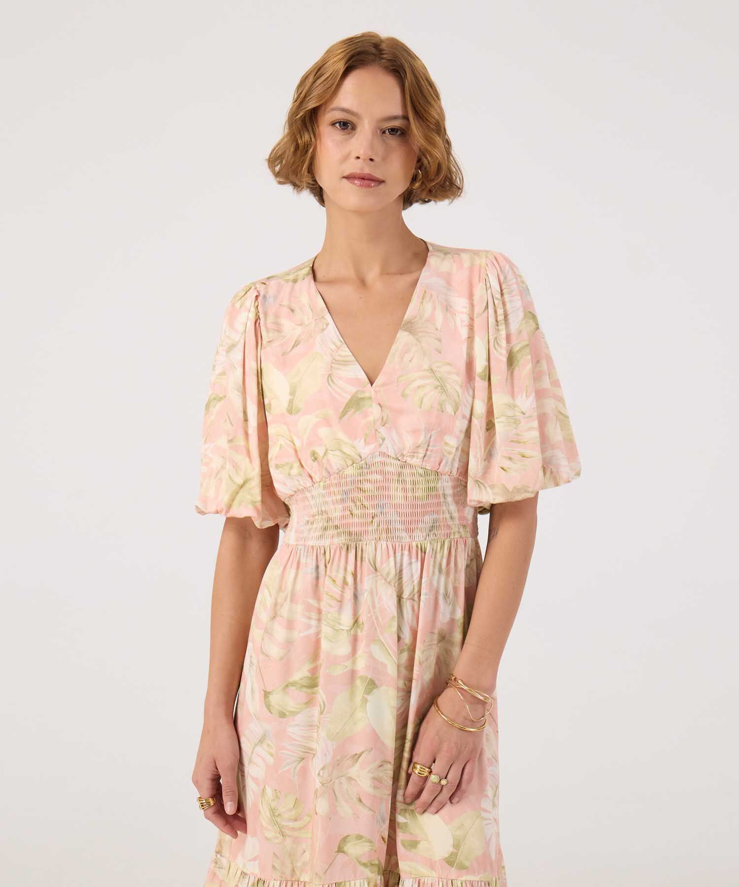 Vestido estampado con fruncido en cintura 