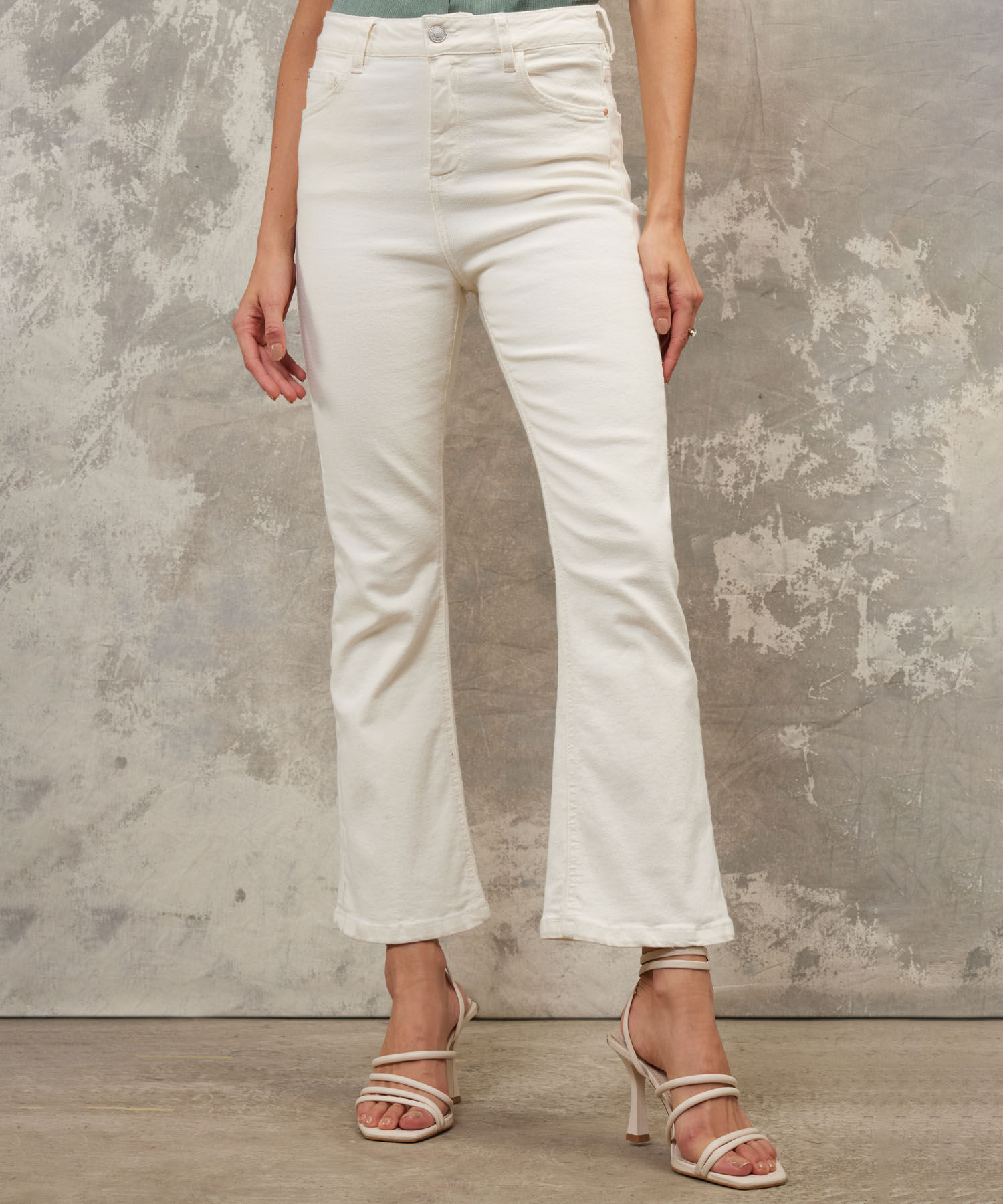 Jean Cropped Flare Tono Off White