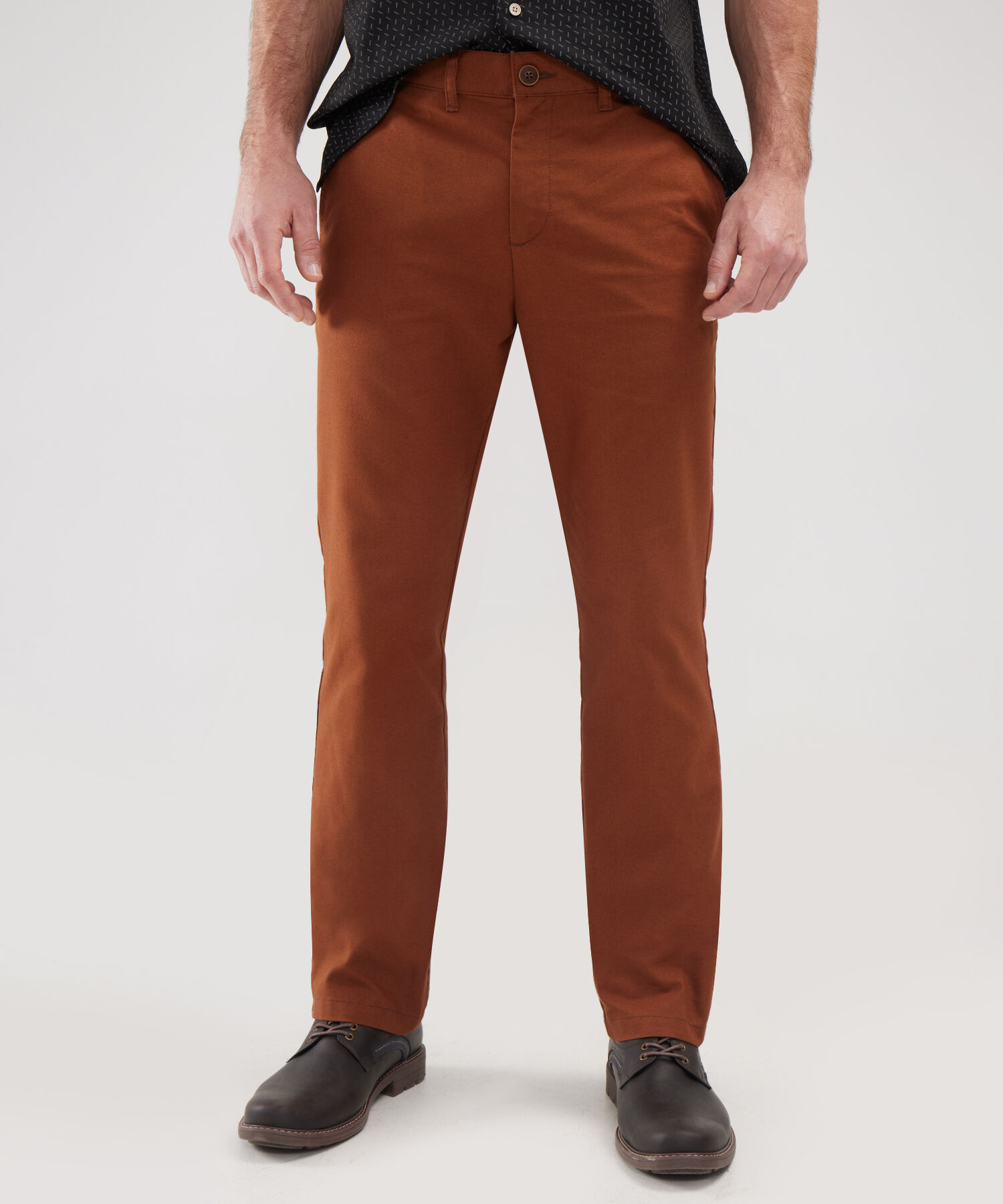 Pantalon Bolsillos Laterales Internos Y De Ribete Atras