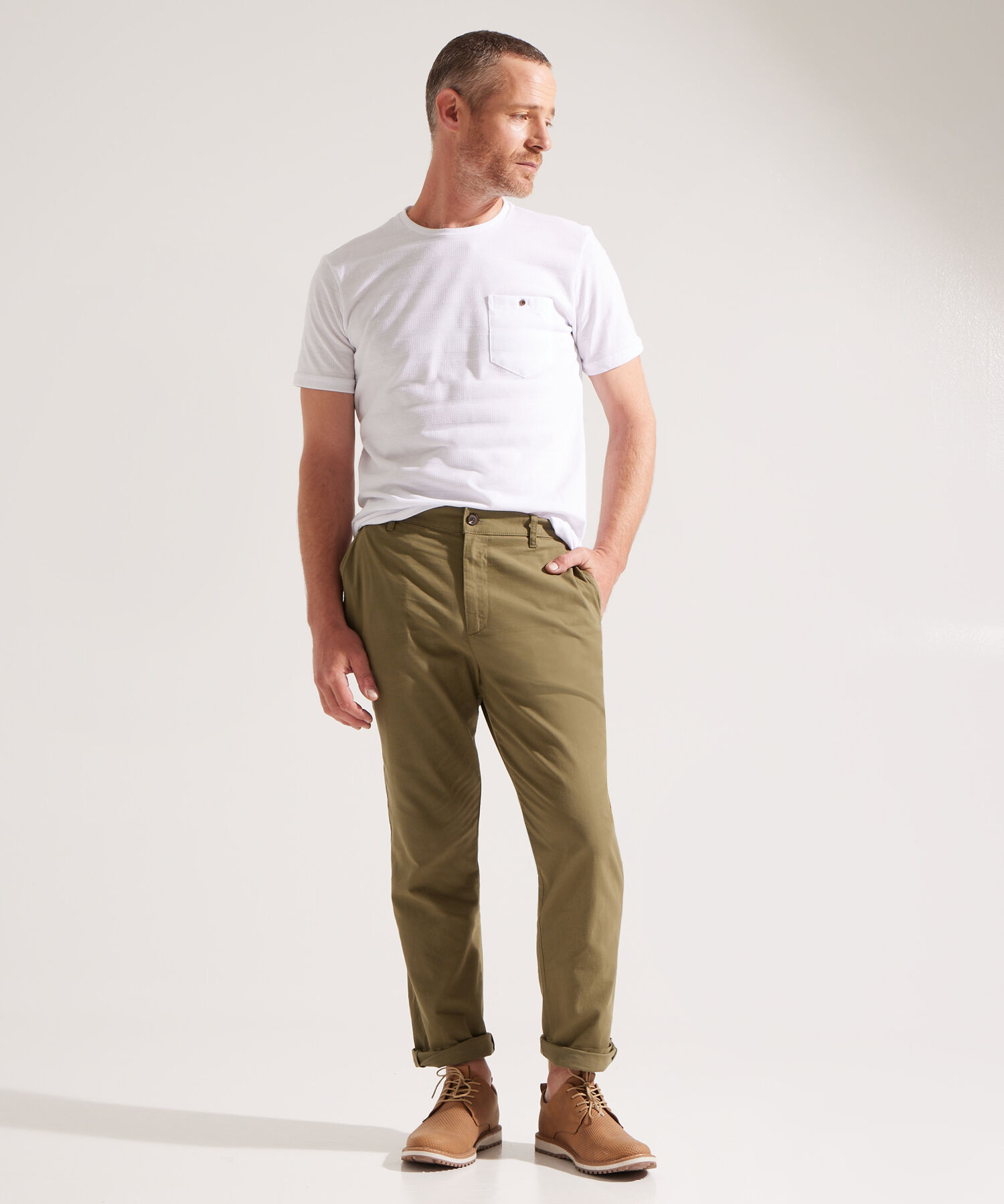 Pantalón Tipo Chino con Bolsillos