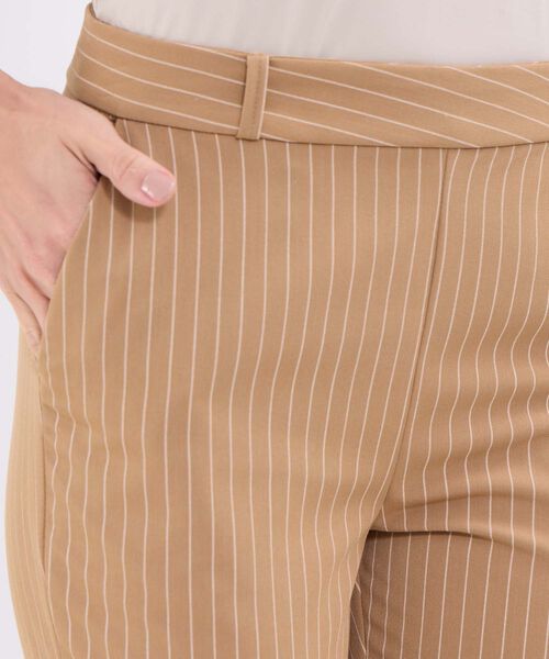 Pantalon estampado con cinturón incluido y hebilla para mujer image number null