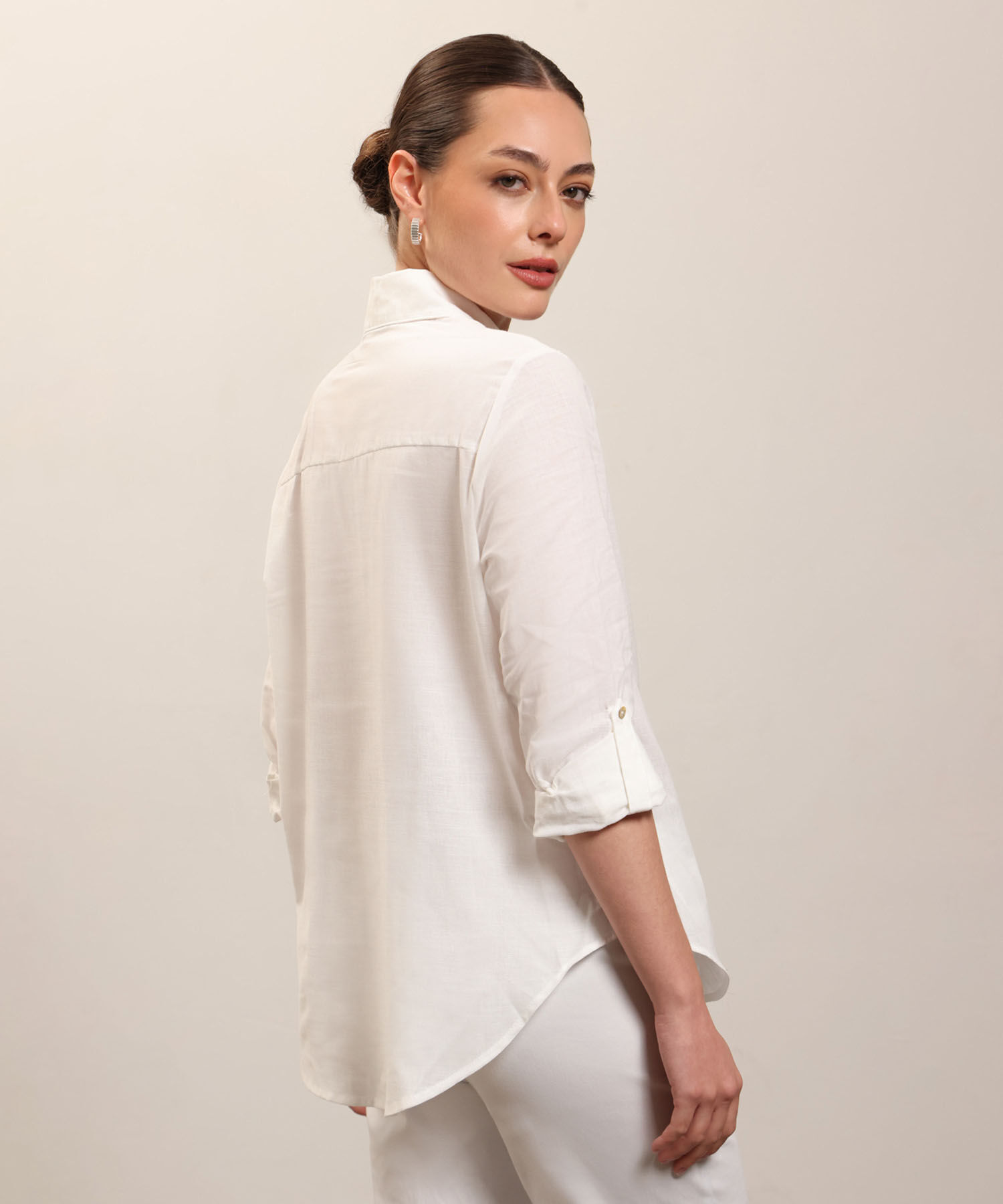 Camisa Manga Larga Con Bolsillo Unicolor En Lino