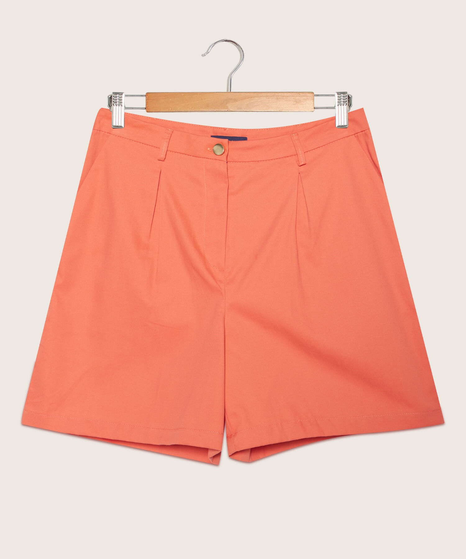 Bermuda Unicolor Con Prenses Y Bolsillos Laterales