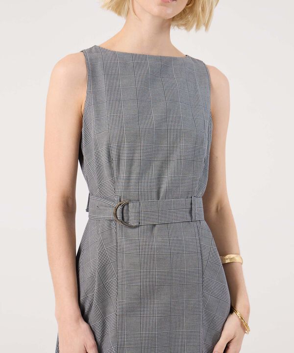 Vestido Corto Prete&ntilde;ido