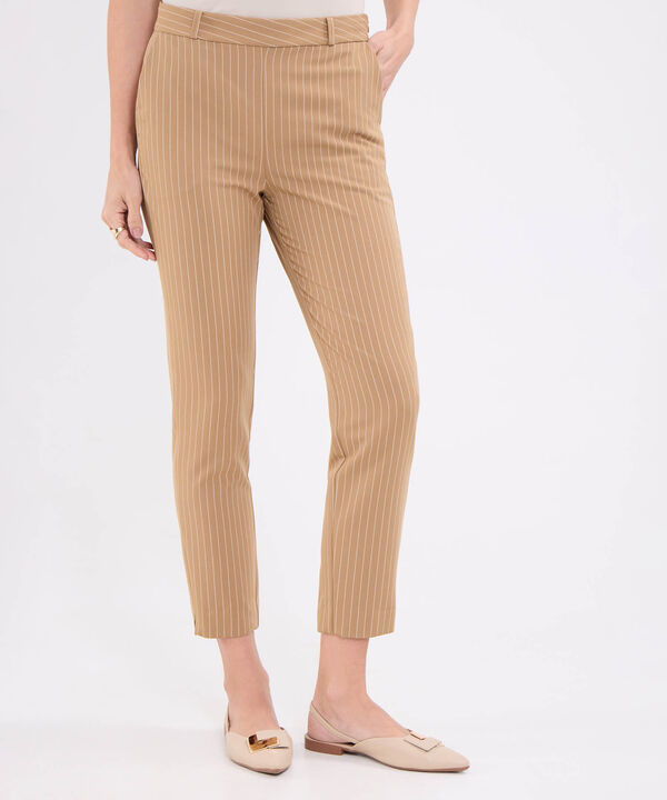 Pantalon estampado con cintur&oacute;n incluido y hebilla para mujer image number null
