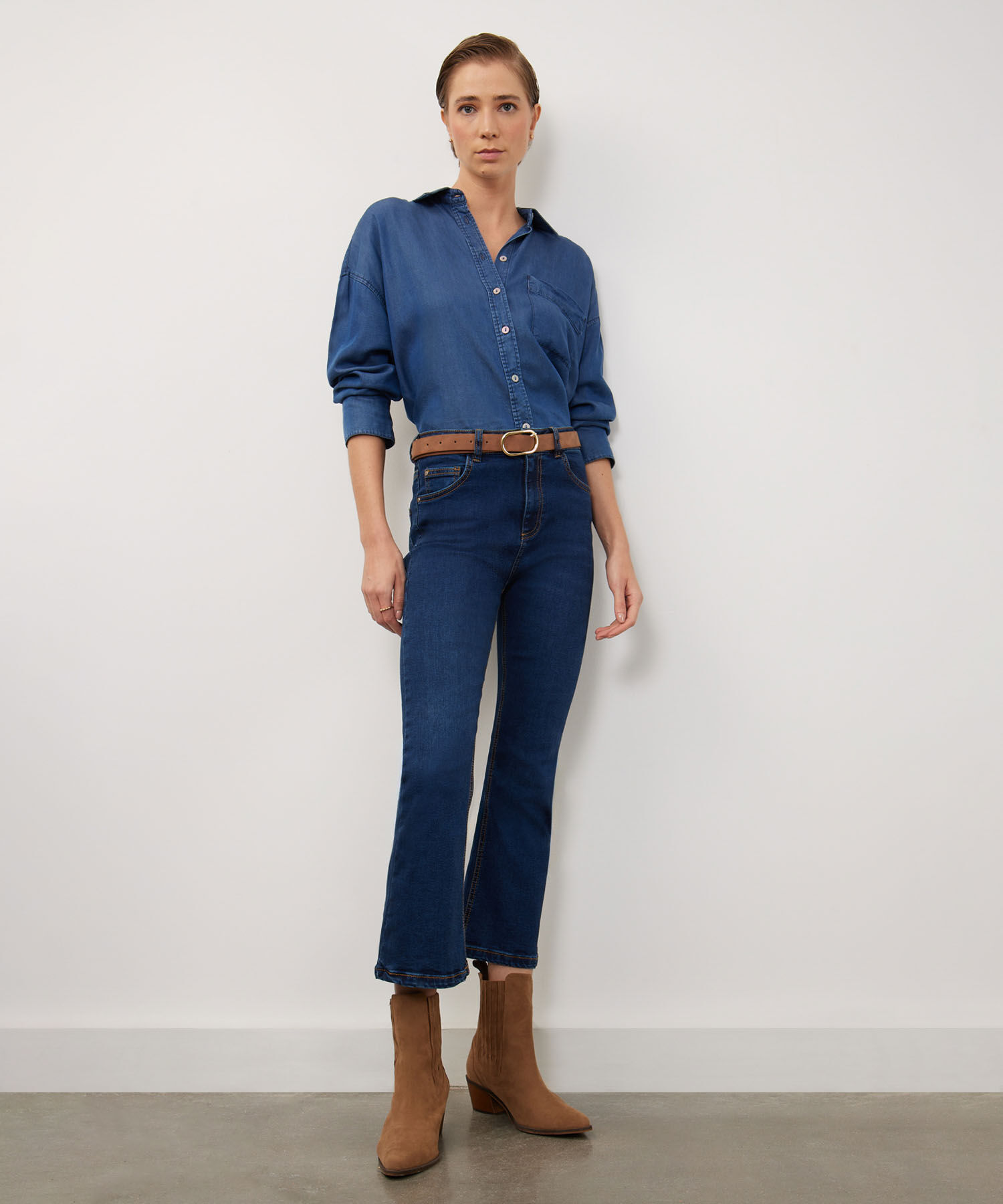 Jean Cropped Flare Tono Azul Oscuro