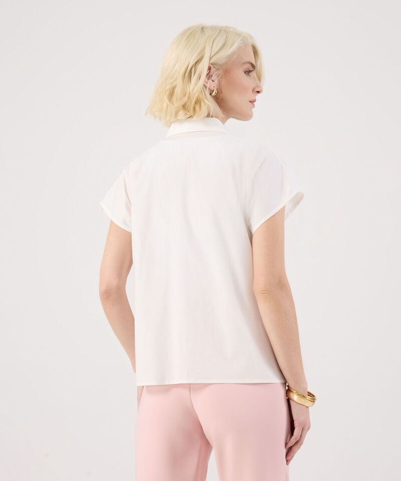 Camisa Unicolor Bordada En Hombros