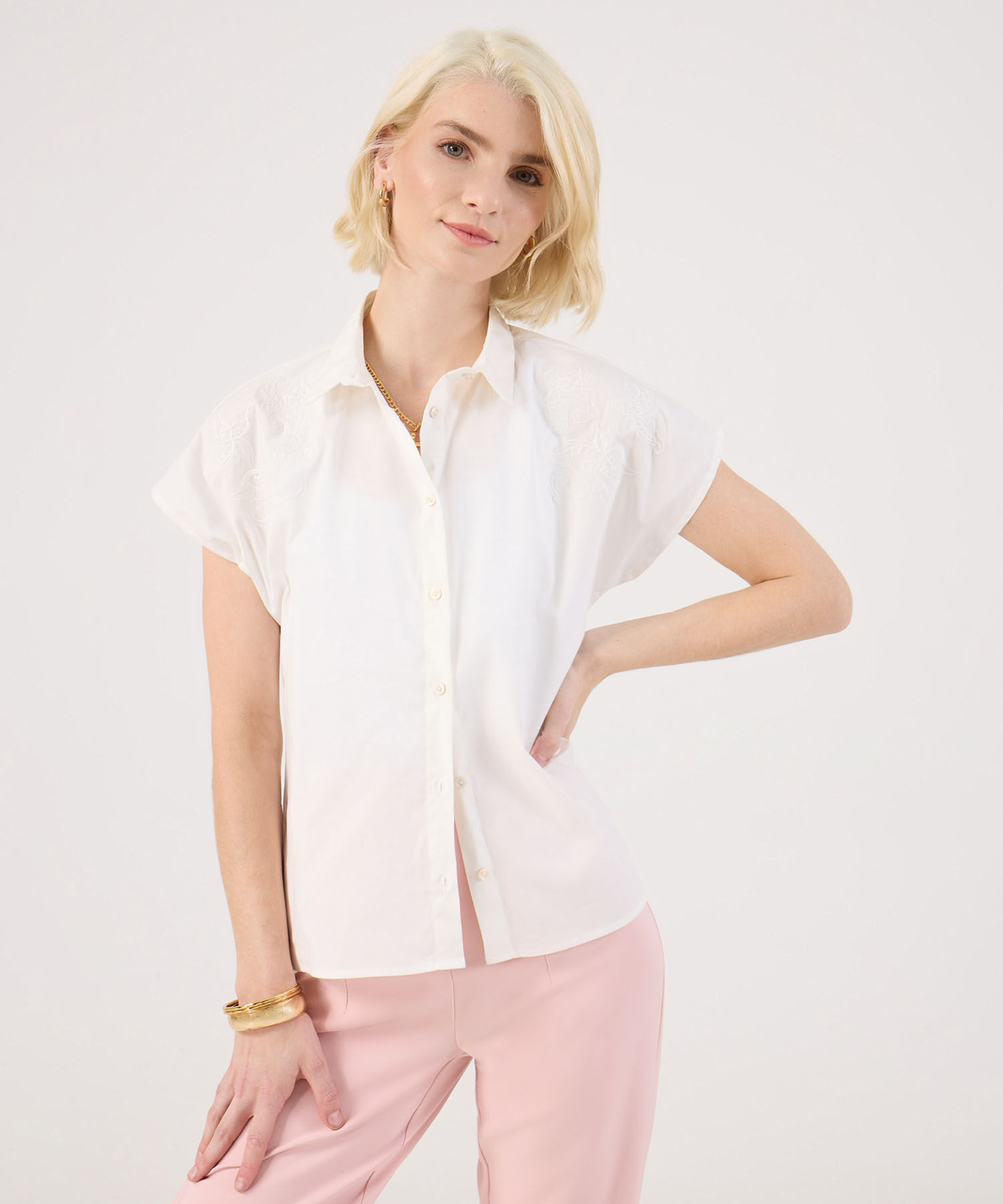 Camisa Unicolor Bordada En Hombros