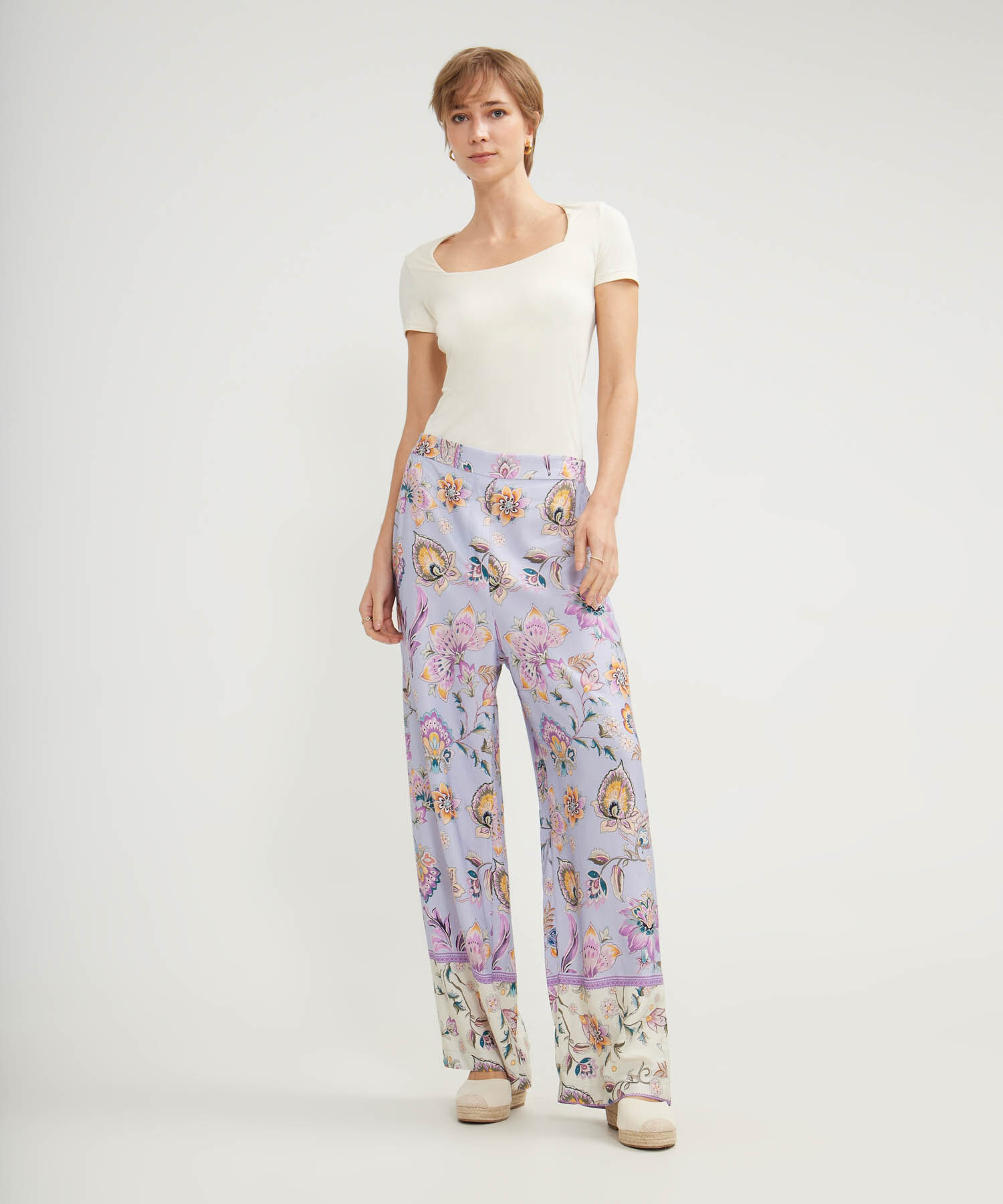 Pantalon Estampado Recto Con Cenefa.