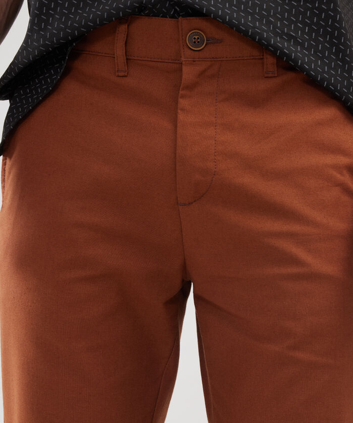 Pantalon Bolsillos Laterales Internos Y De Ribete Atras