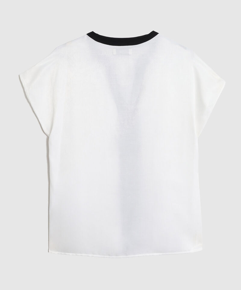 Blusa Minimalista de Escote Cruzado