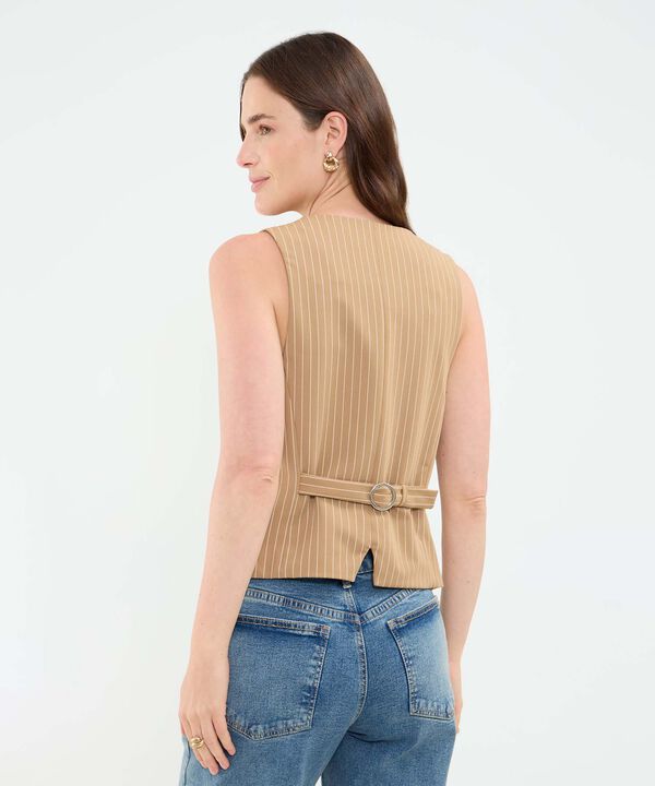 Chaleco estampado con botones martillados para mujer