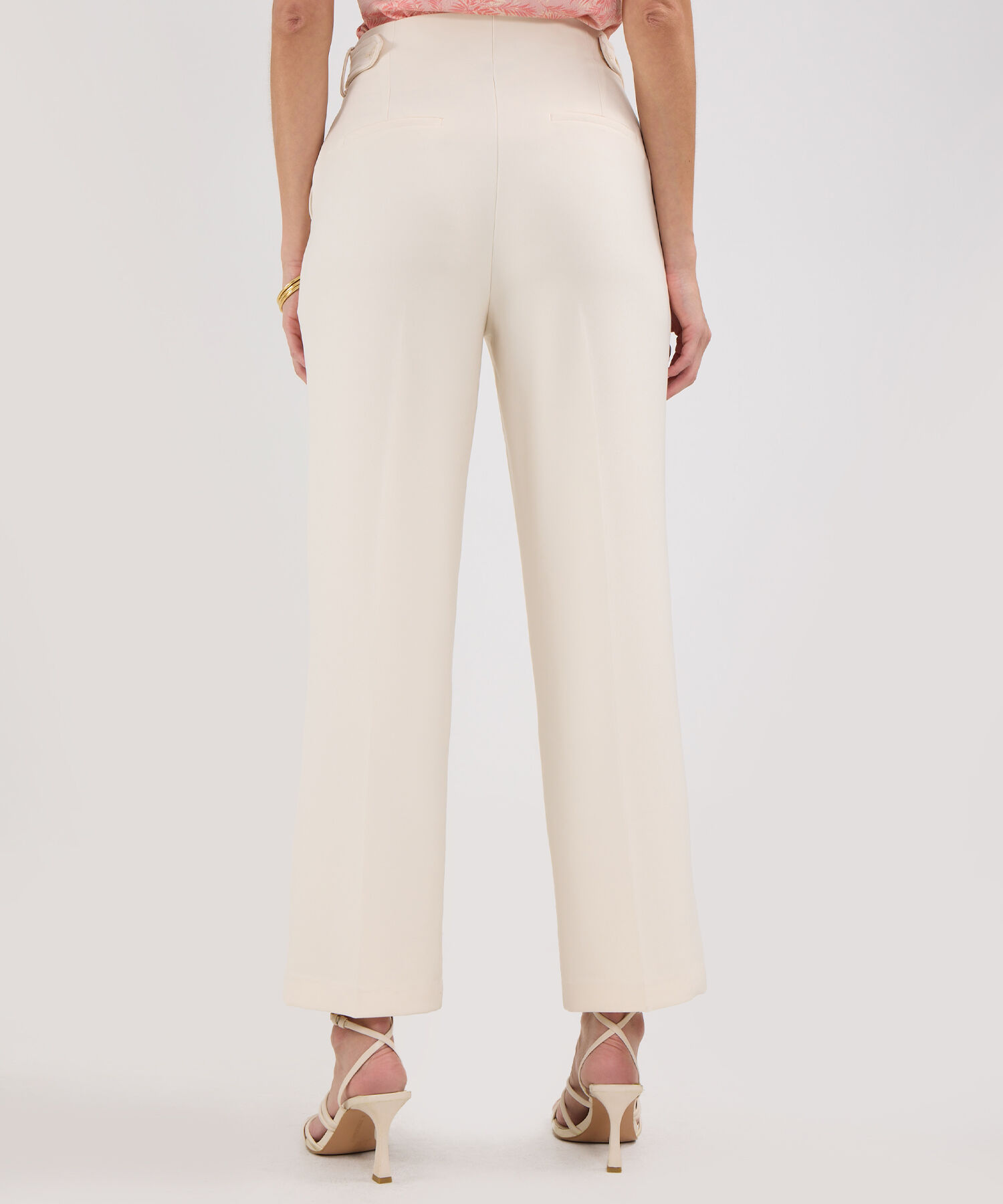 Pantalon Unicolor Con Prenses En Frente