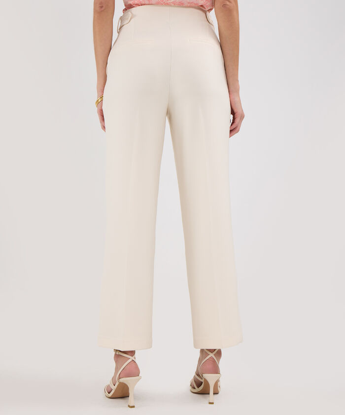 Pantalon Unicolor Con Prenses En Frente