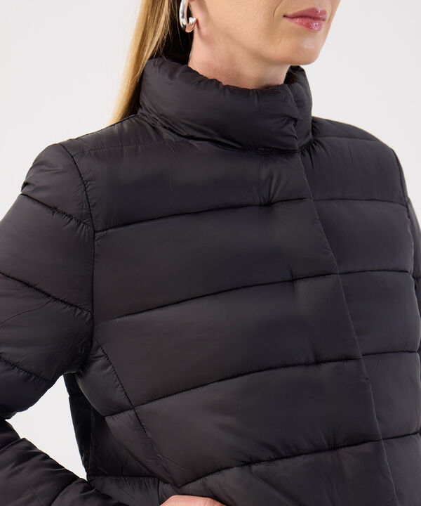 Chaqueta Acolchada de Cuello Alto