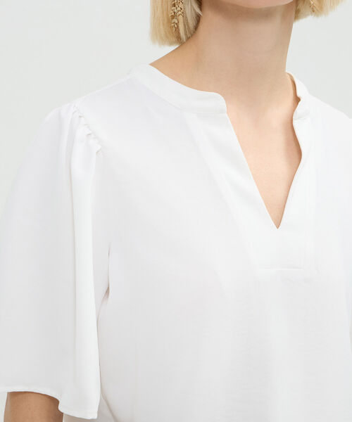 Blusa Unicolor Con Cuello V image number null