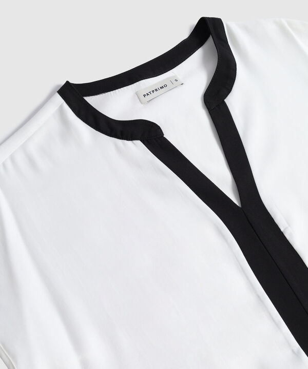 Blusa Minimalista de Escote Cruzado