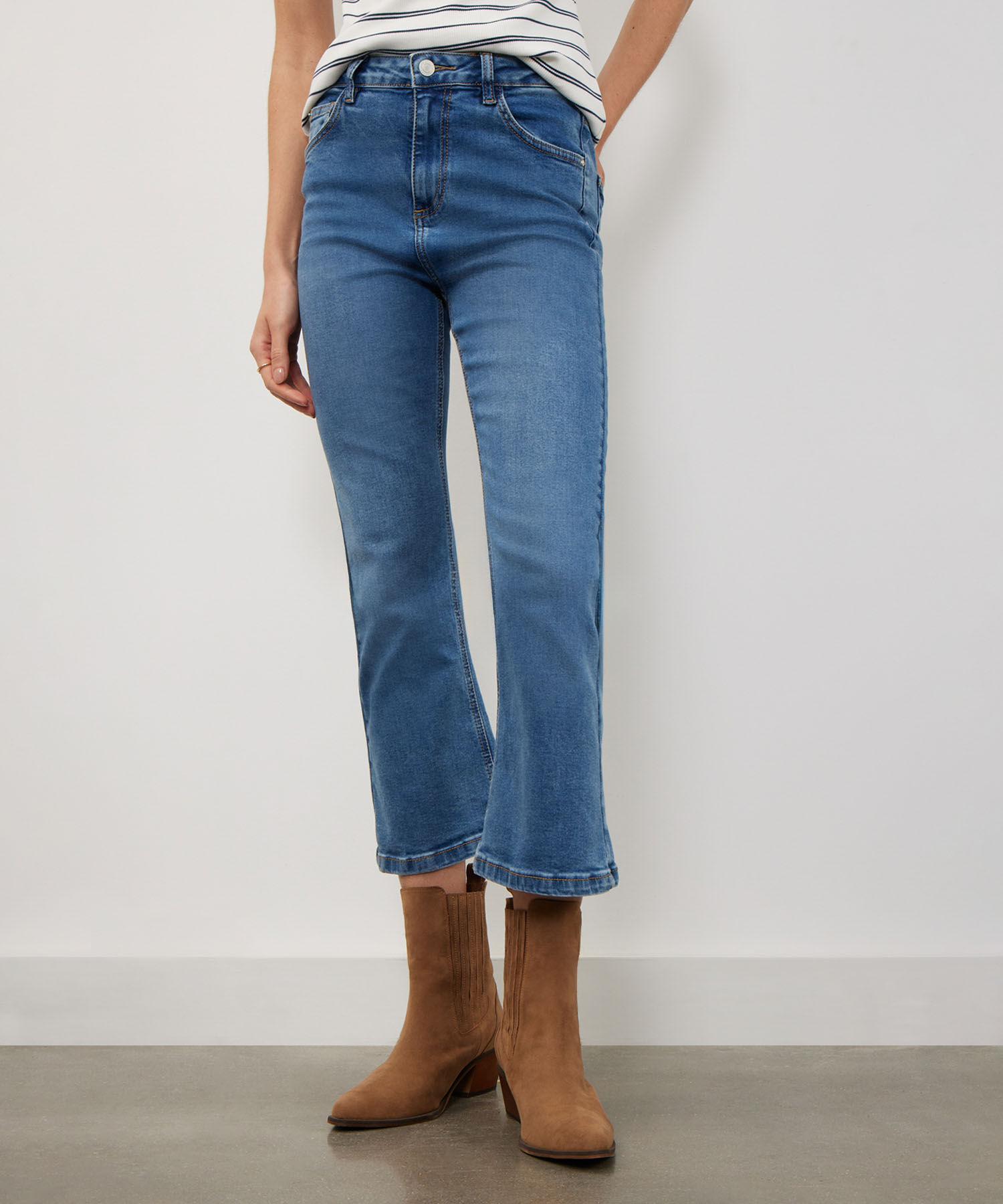 Jean Cropped Flare Tono Medio