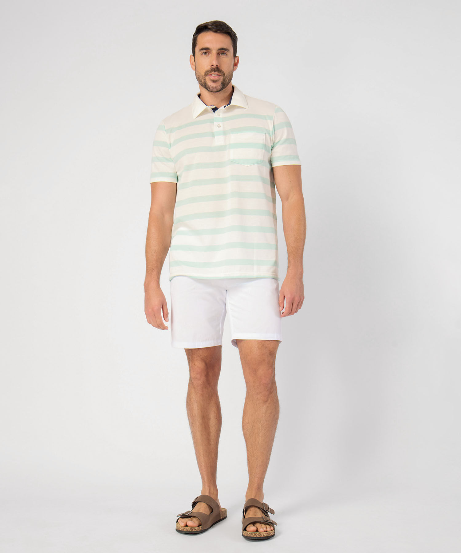 Bermuda Unicolor Con Bolsillos Diagonales 