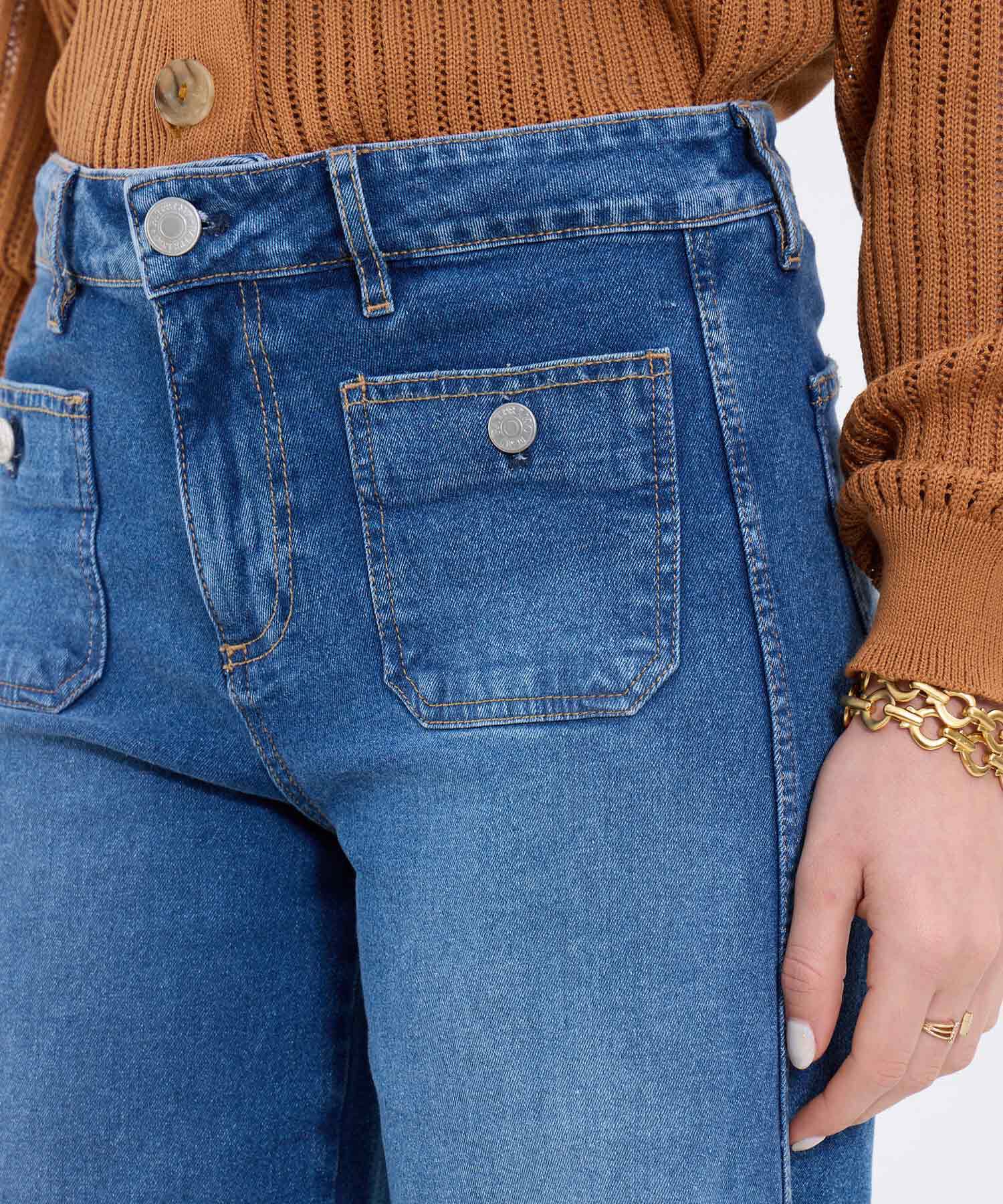 Jean Wide Leg Con Bolsillos Parche