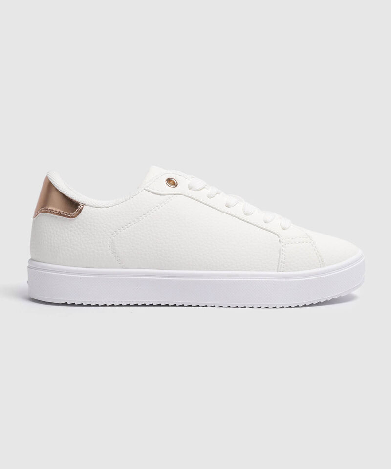 Tenis Urbanos Con Detalle Posterior