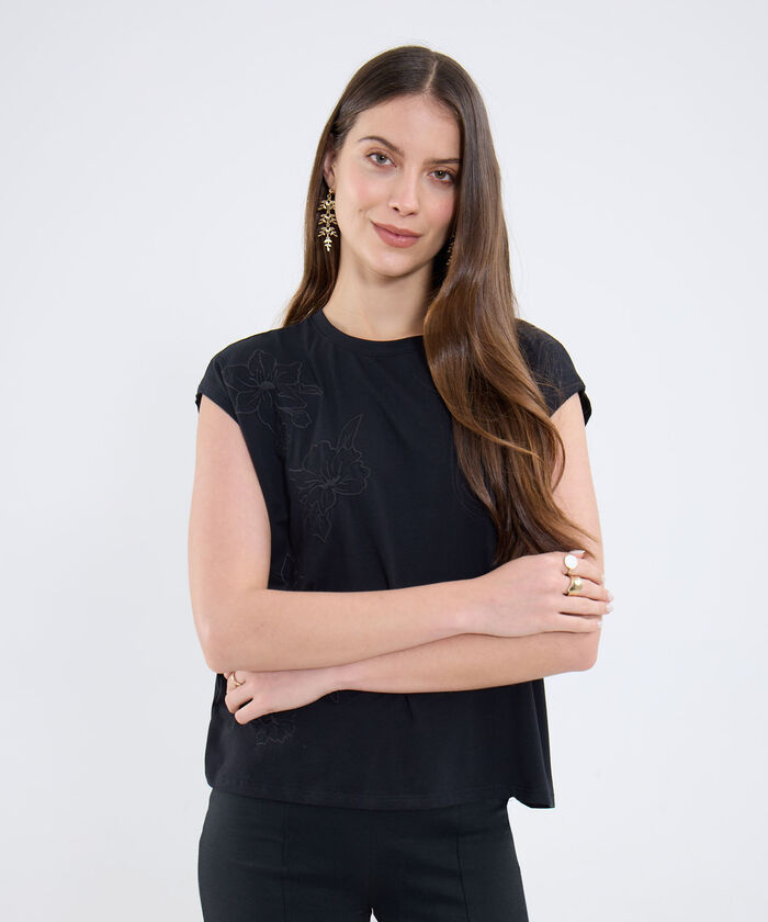 Camiseta Unicolor Con Bordado