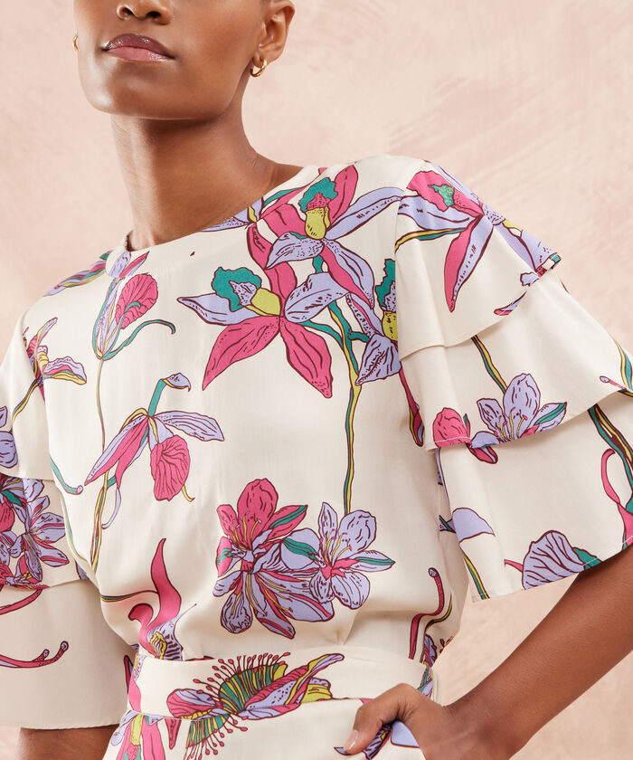 Blusa Manga Corta Unicolor Con Capas En Manga