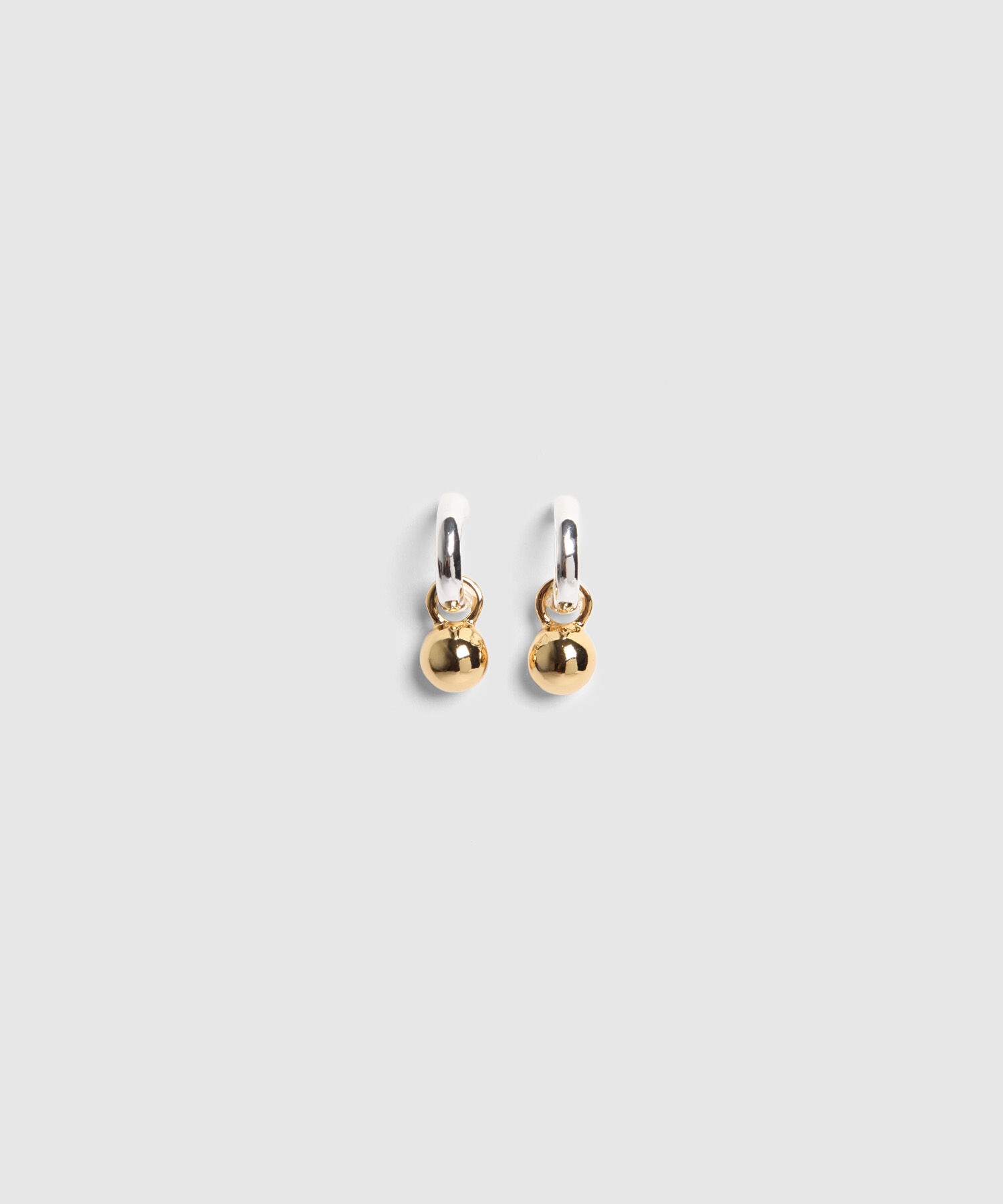 Aretes Mini Argolla Con Dije De Bola Para Mujer