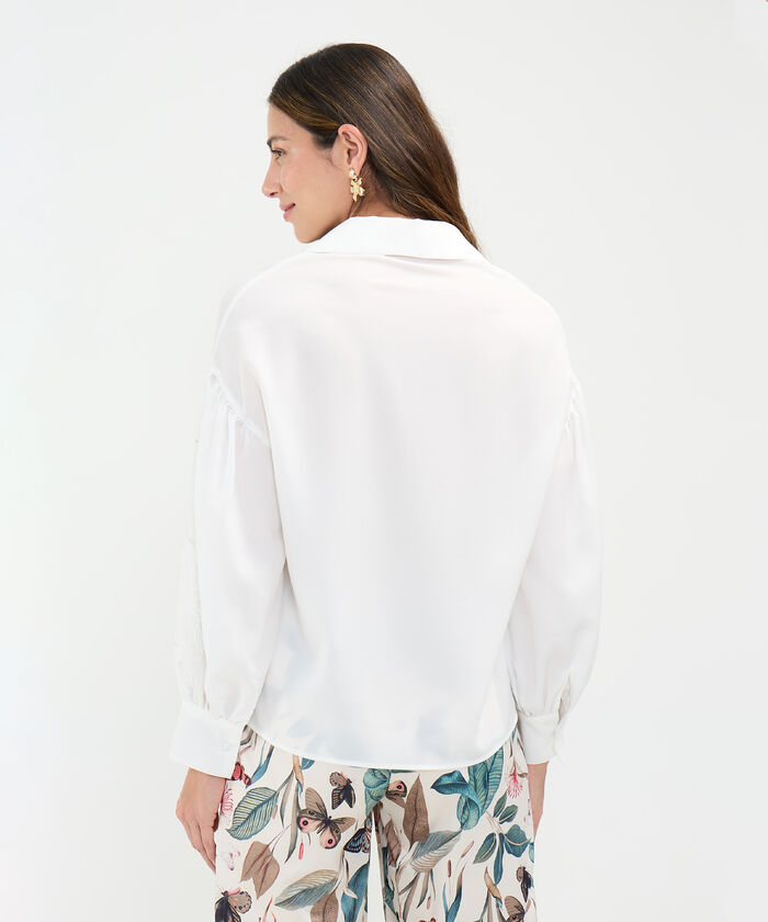 Blusa con Bordado en Mangas