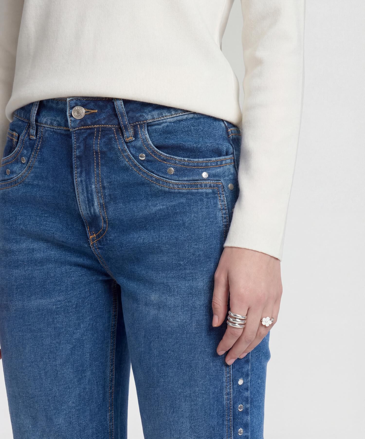 Jean Recto con Apliques Laterales para Mujer