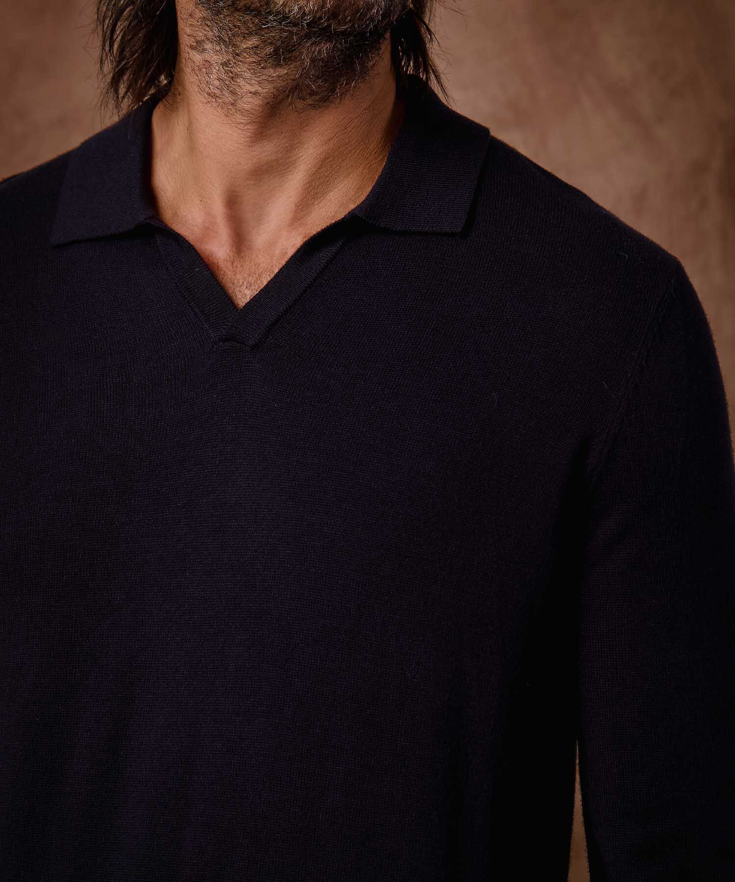 Polo de Tejido Fino con Cuello V Para Hombre