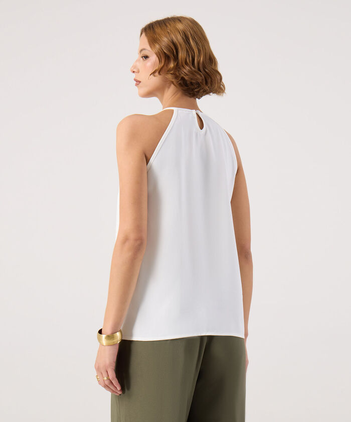 Blusa unicolor con detalle en hombro 