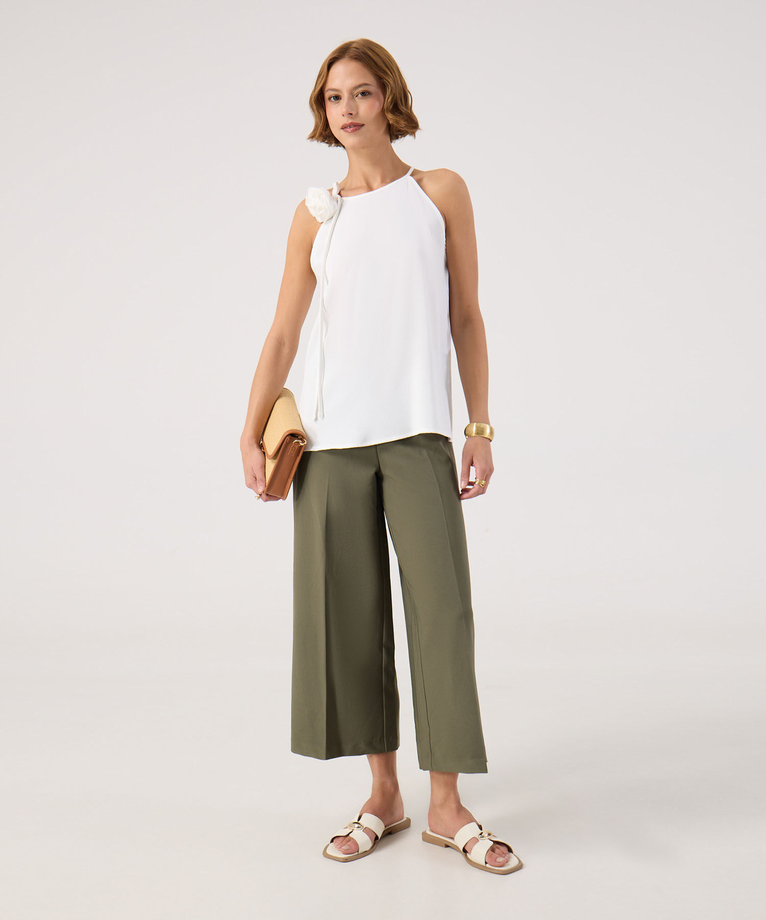 Blusa unicolor con detalle en hombro 