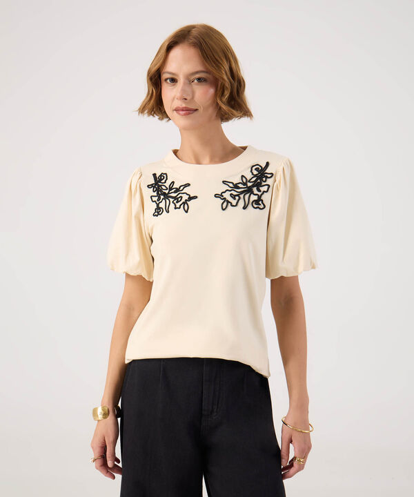 Camiseta unicolor bordada  image number null