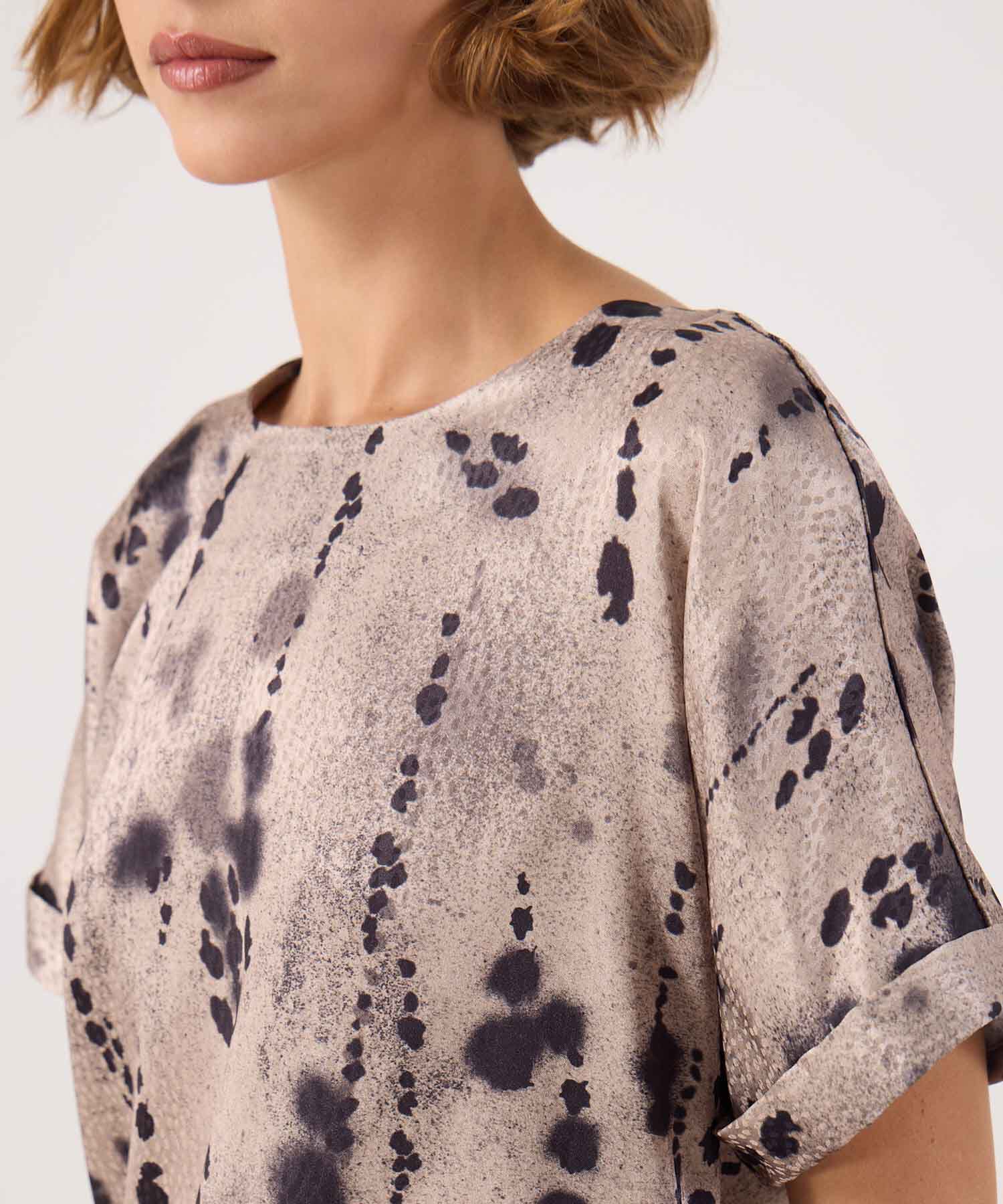 Blusa satinada manga corta 