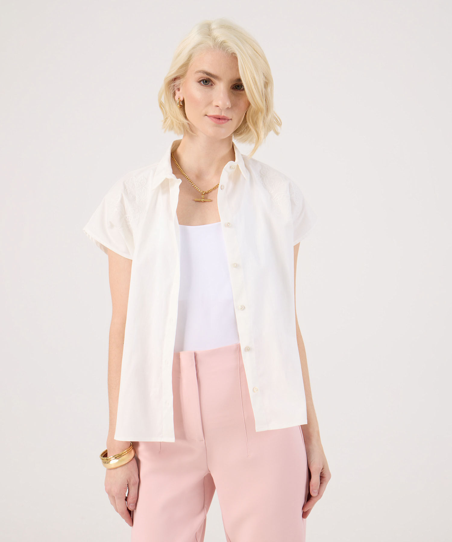 Camisa Unicolor Bordada En Hombros